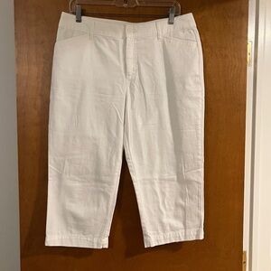 St. John's Bay White Capri Pants, size 12